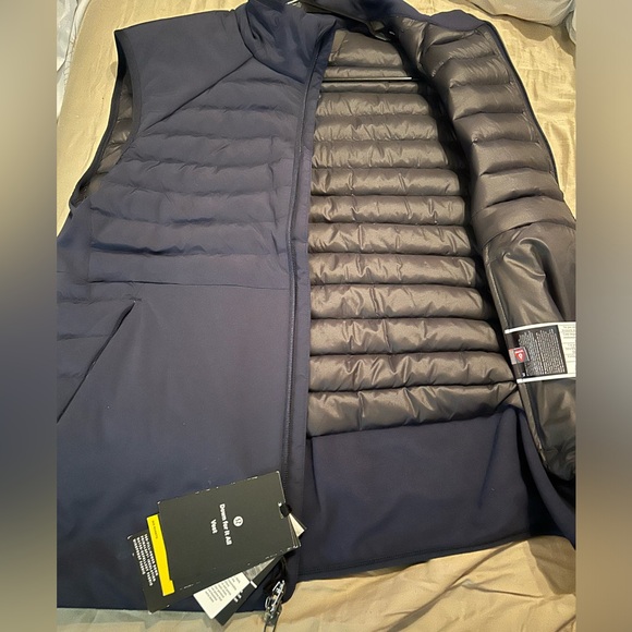 Lulu lemon men’s MEDIUM “Down For It All” Navy Blue puffer vest - Picture 2 of 7